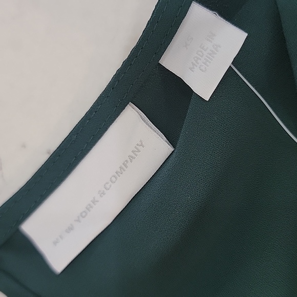 New York & Co forest green cold shoulder adjustable waist ribbon top size SX - Picture 7 of 12